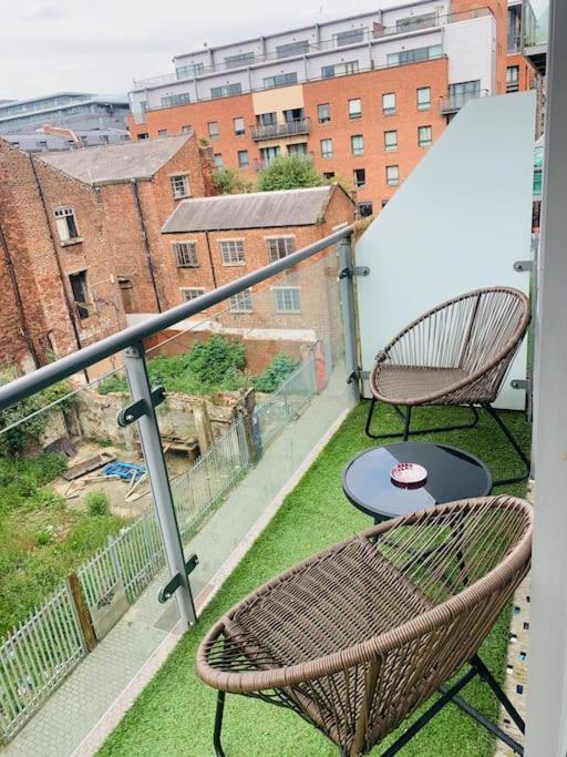 2 Bedroom Free Parking By Concert Square Sleeps 8 Liverpool Exterior photo