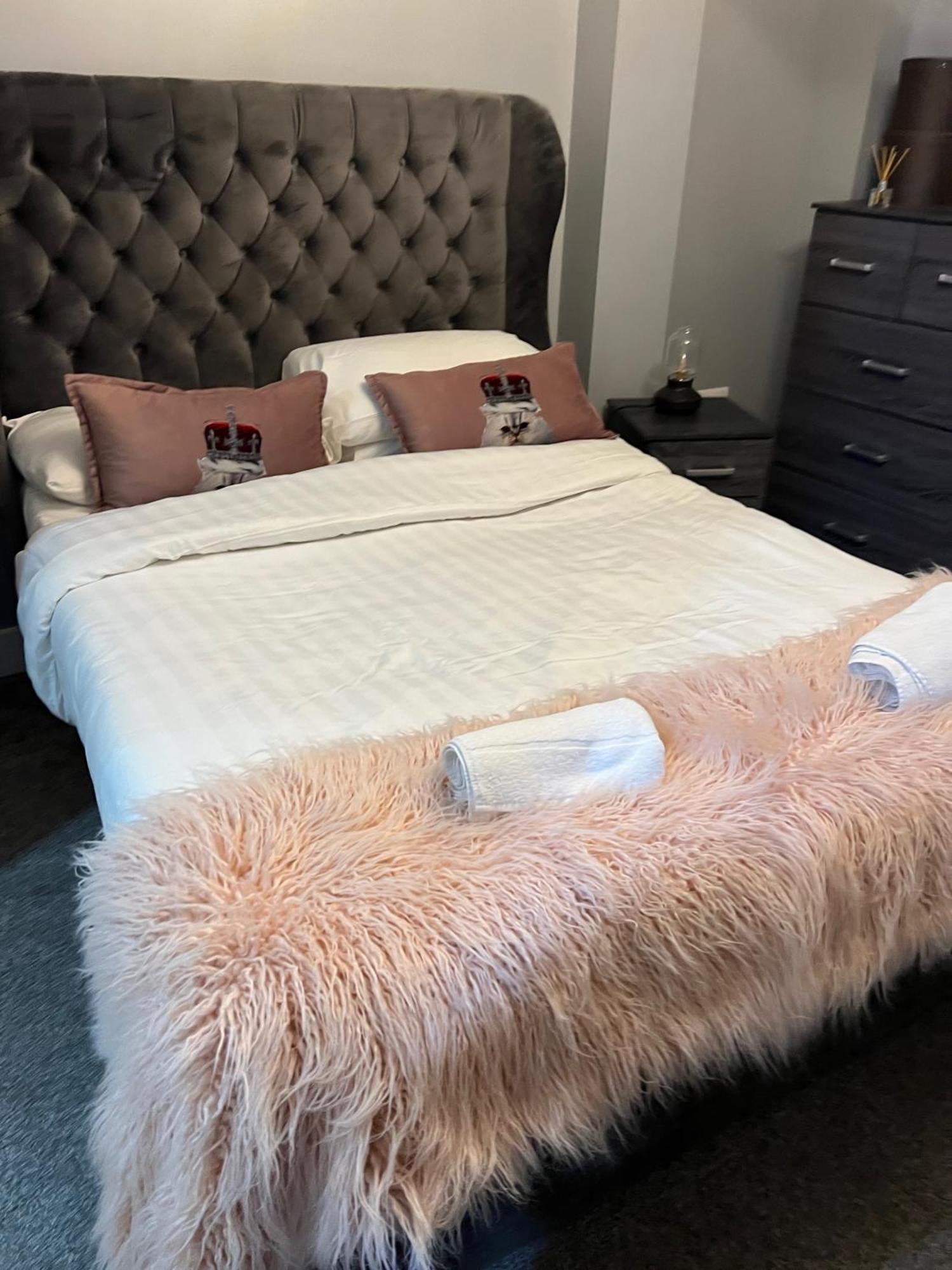 2 Bedroom Free Parking By Concert Square Sleeps 8 Liverpool Exterior photo